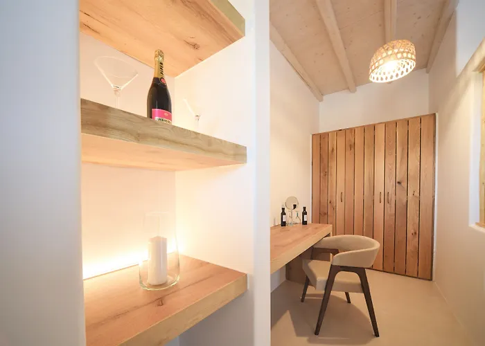 Myconian Crown كالافاتيس