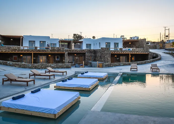 Myconian Crown فندق 4*