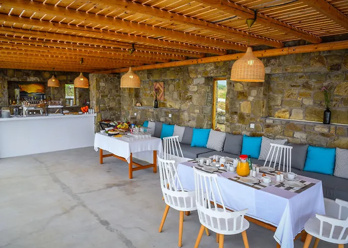 Myconian Crown فندق 4*