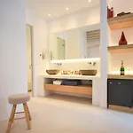 Myconian Crown By Mr And Mrs White 4* カラファティス